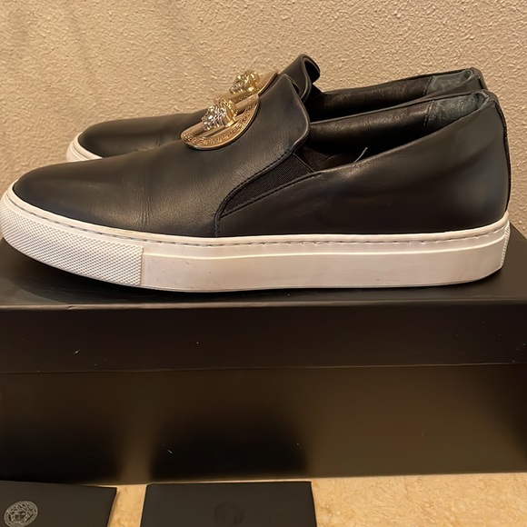 Womens Versace sneakers - Picture 5 of 9